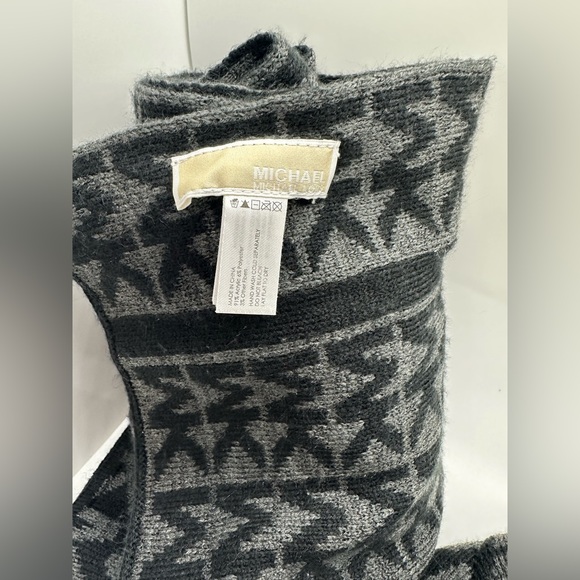 MICHAEL KORS Monogram Hat & Matching Scarf. Like new. - Picture 3 of 5